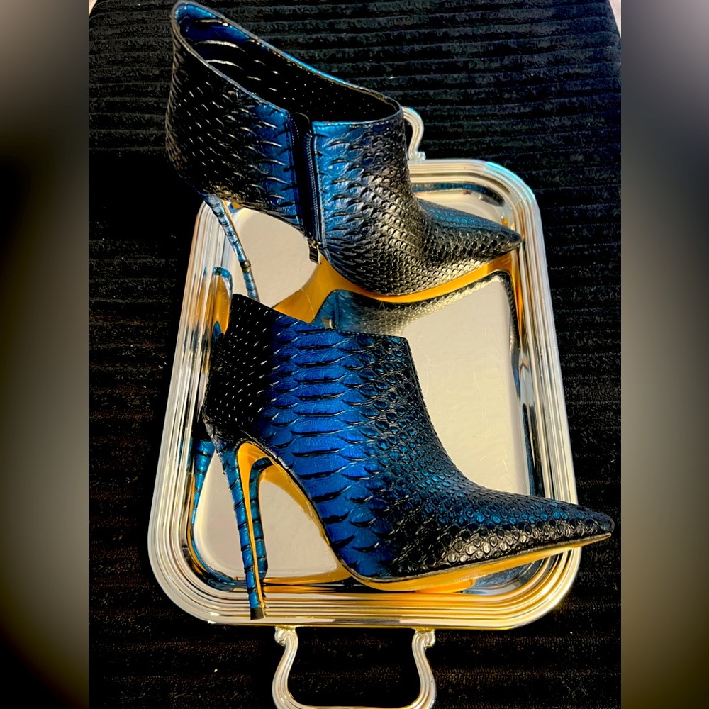 No brand booties. Royal blue ombre.